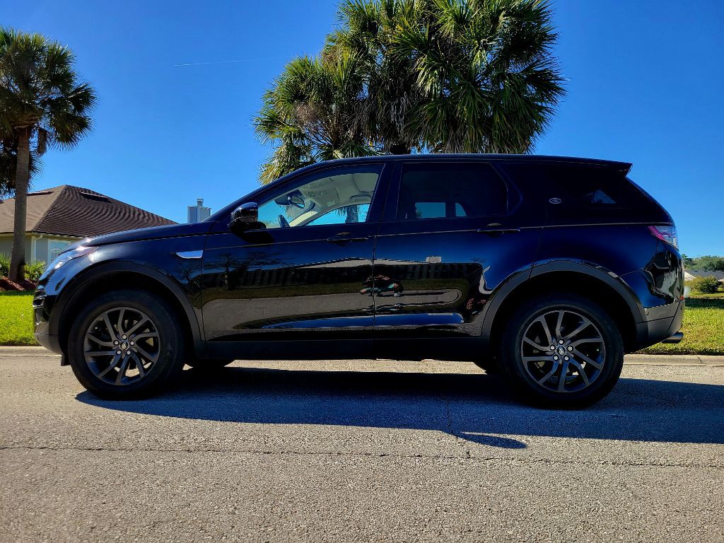 2017 Land Rover Discovery Sport Image 2