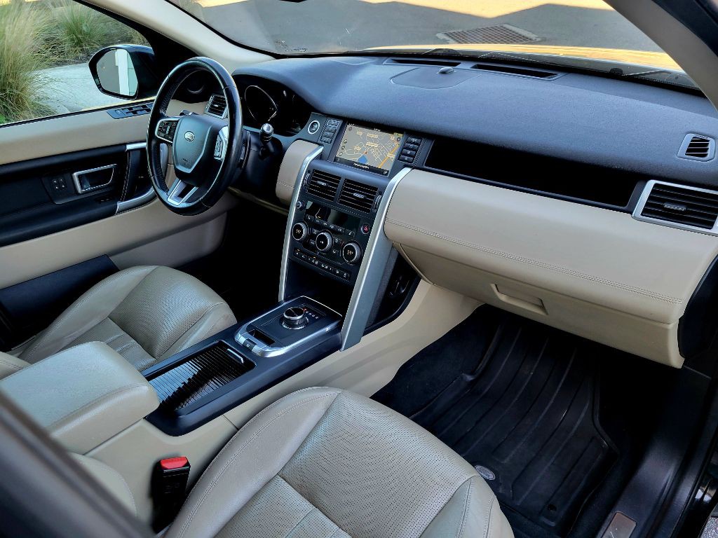 2017 Land Rover Discovery Sport Image 9