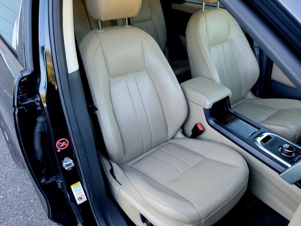 2017 Land Rover Discovery Sport Image 10