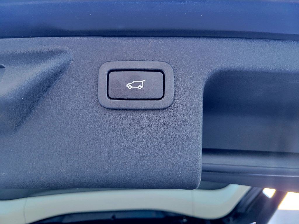 2017 Land Rover Discovery Sport Image 16