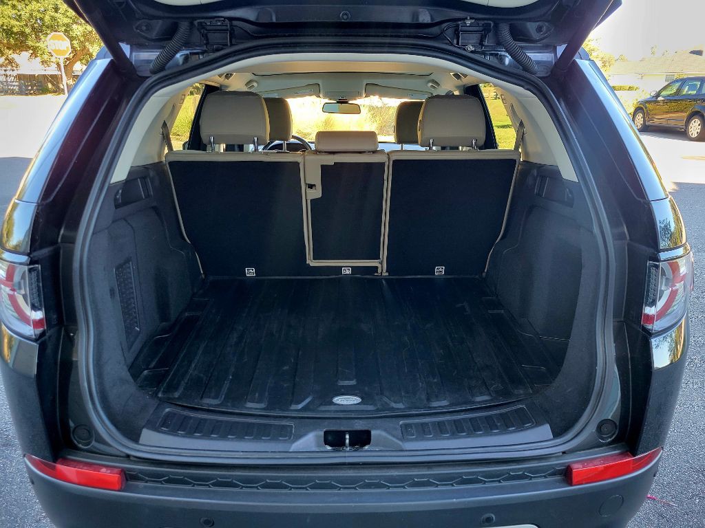2017 Land Rover Discovery Sport Image 17