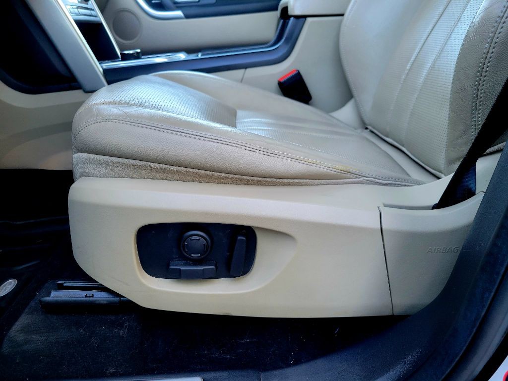 2017 Land Rover Discovery Sport Image 18