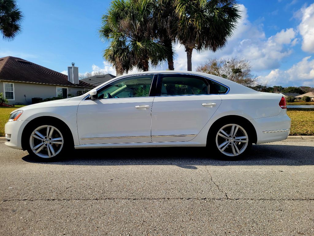2013 Volkswagen Passat Image 2