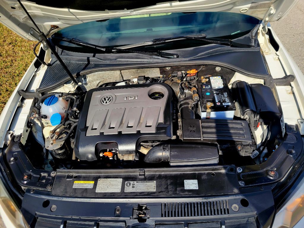 2013 Volkswagen Passat Image 6