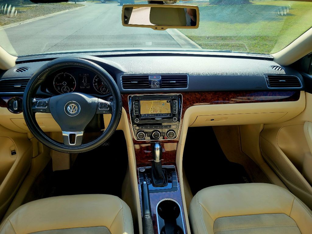2013 Volkswagen Passat Image 8