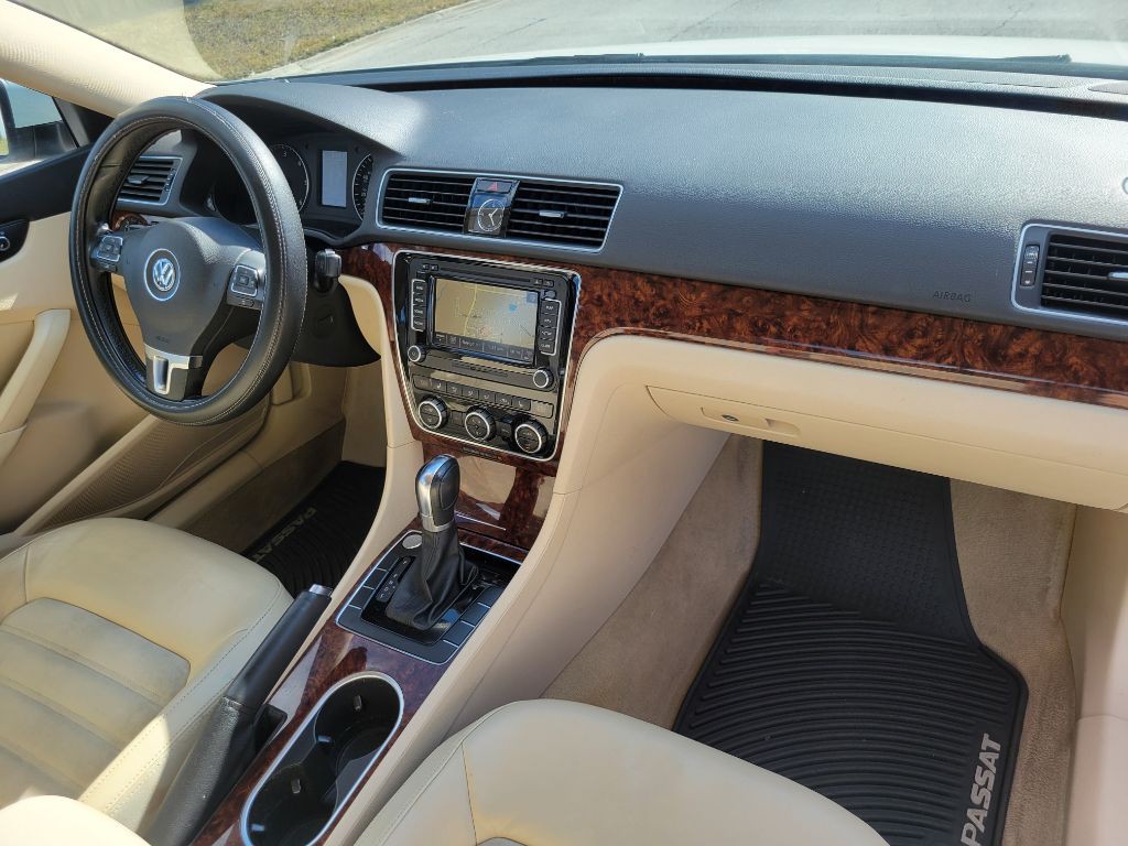 2013 Volkswagen Passat Image 11