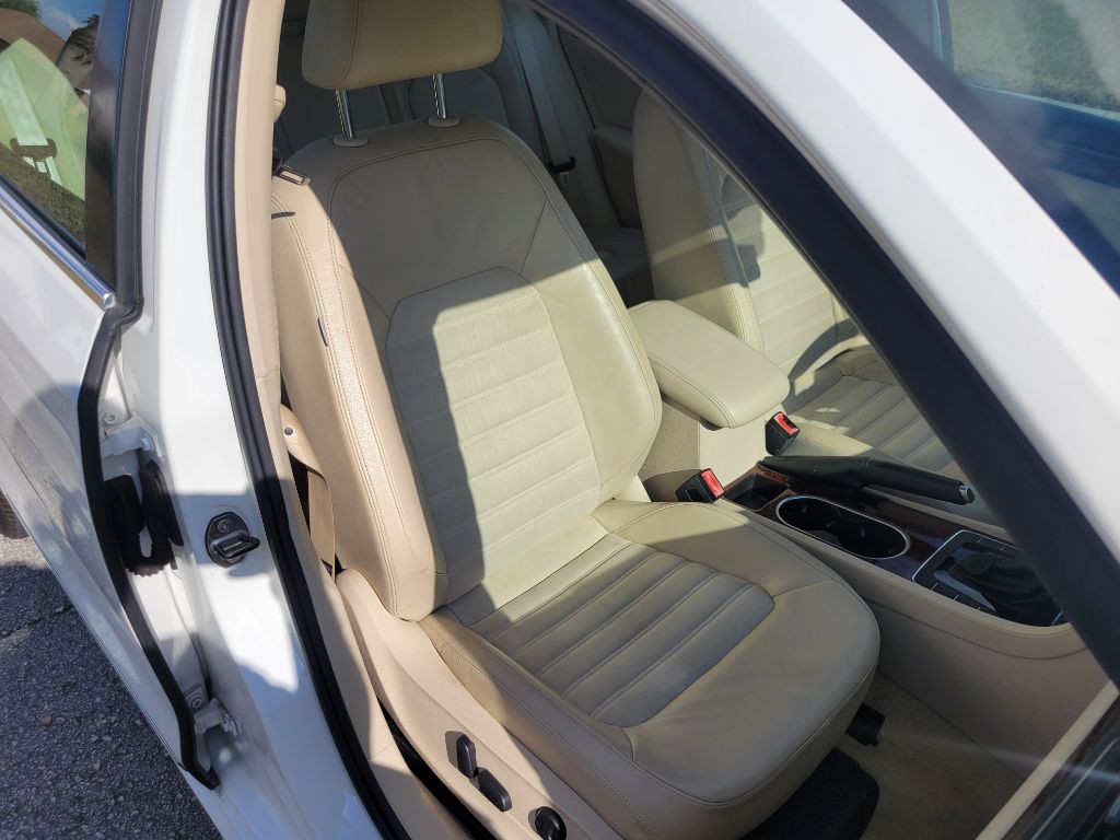 2013 Volkswagen Passat Image 14