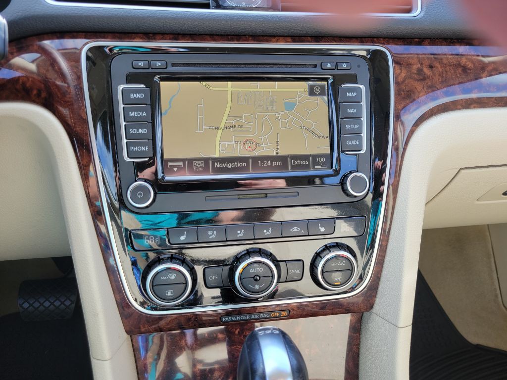 2013 Volkswagen Passat Image 15