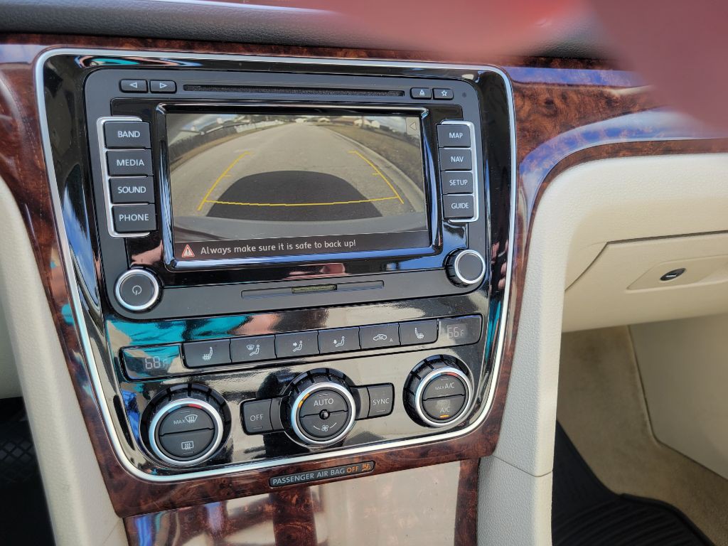 2013 Volkswagen Passat Image 16