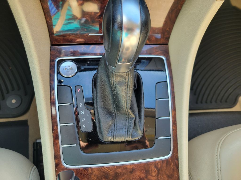 2013 Volkswagen Passat Image 18