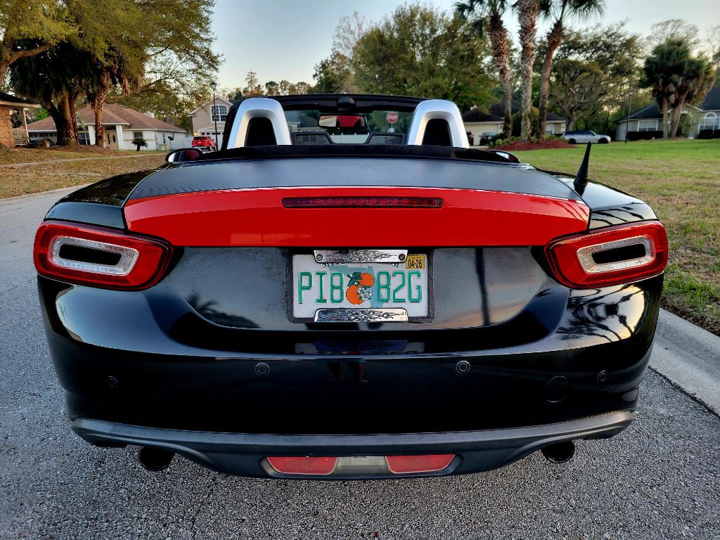 2017 FIAT 124 Spider Image 3
