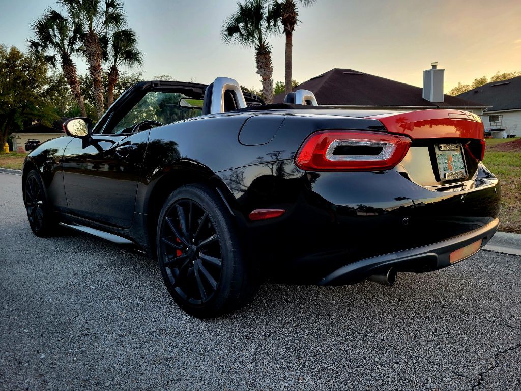 2017 FIAT 124 Spider Image 4