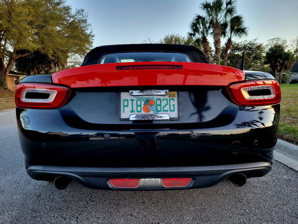 2017 FIAT 124 Spider Image 8