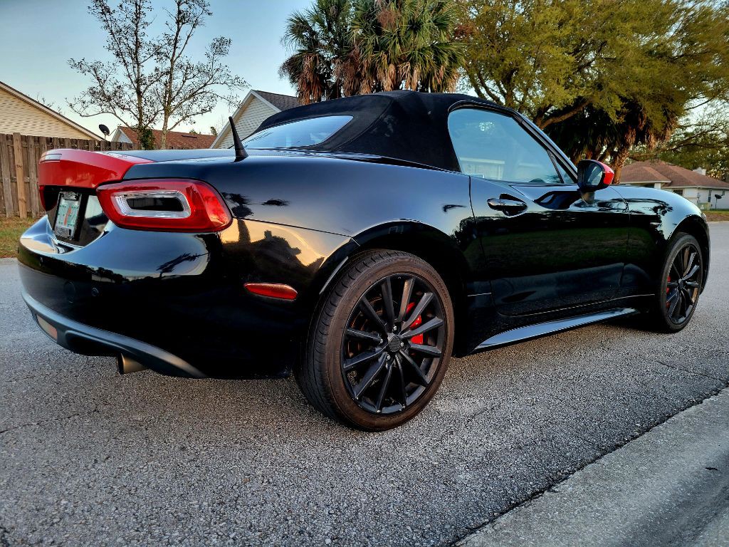 2017 FIAT 124 Spider Image 9