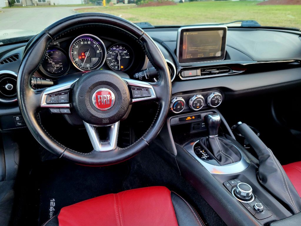 2017 FIAT 124 Spider Image 10