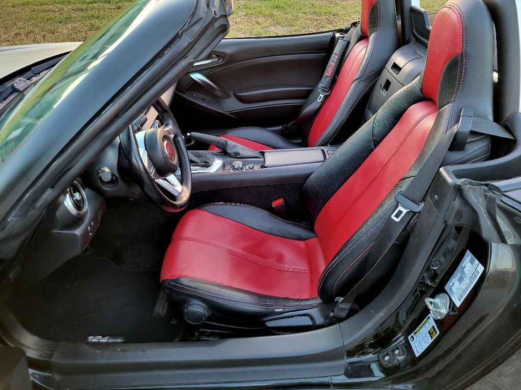 2017 FIAT 124 Spider Image 11