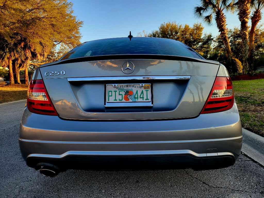 2013 Mercedes-Benz C-Class Image 3