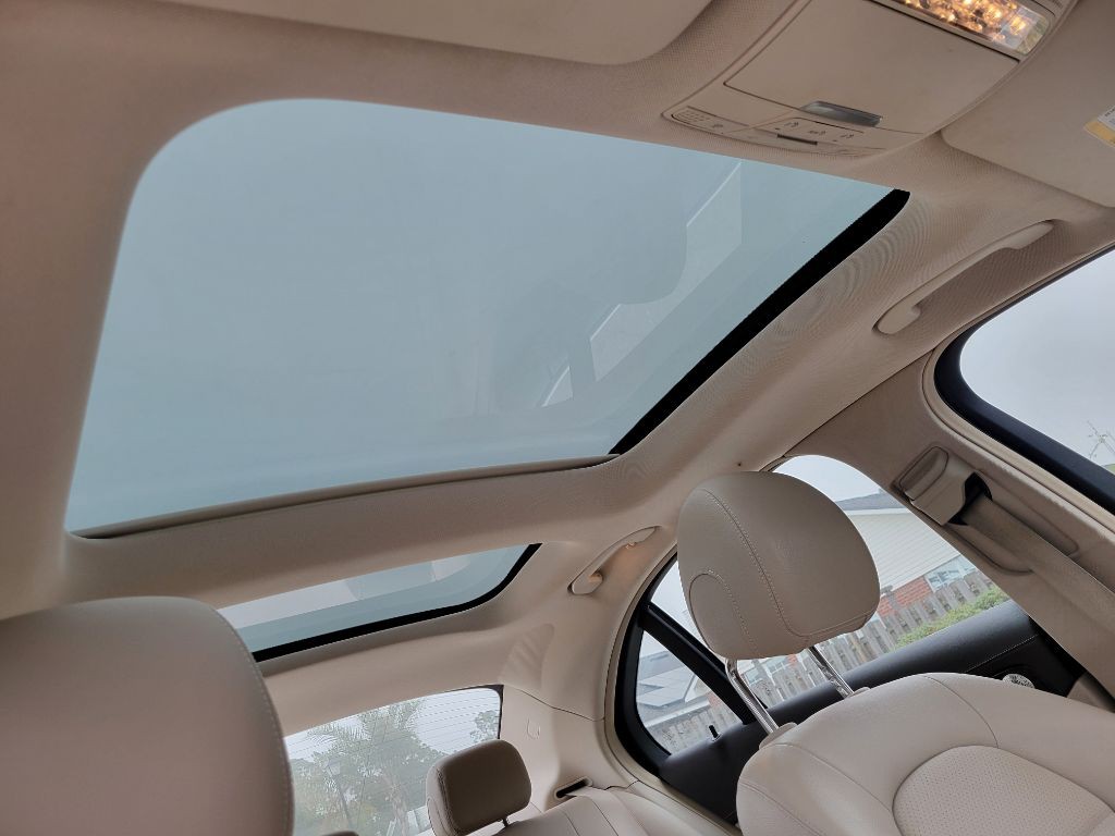 2015 Mercedes-Benz C-Class Image 10