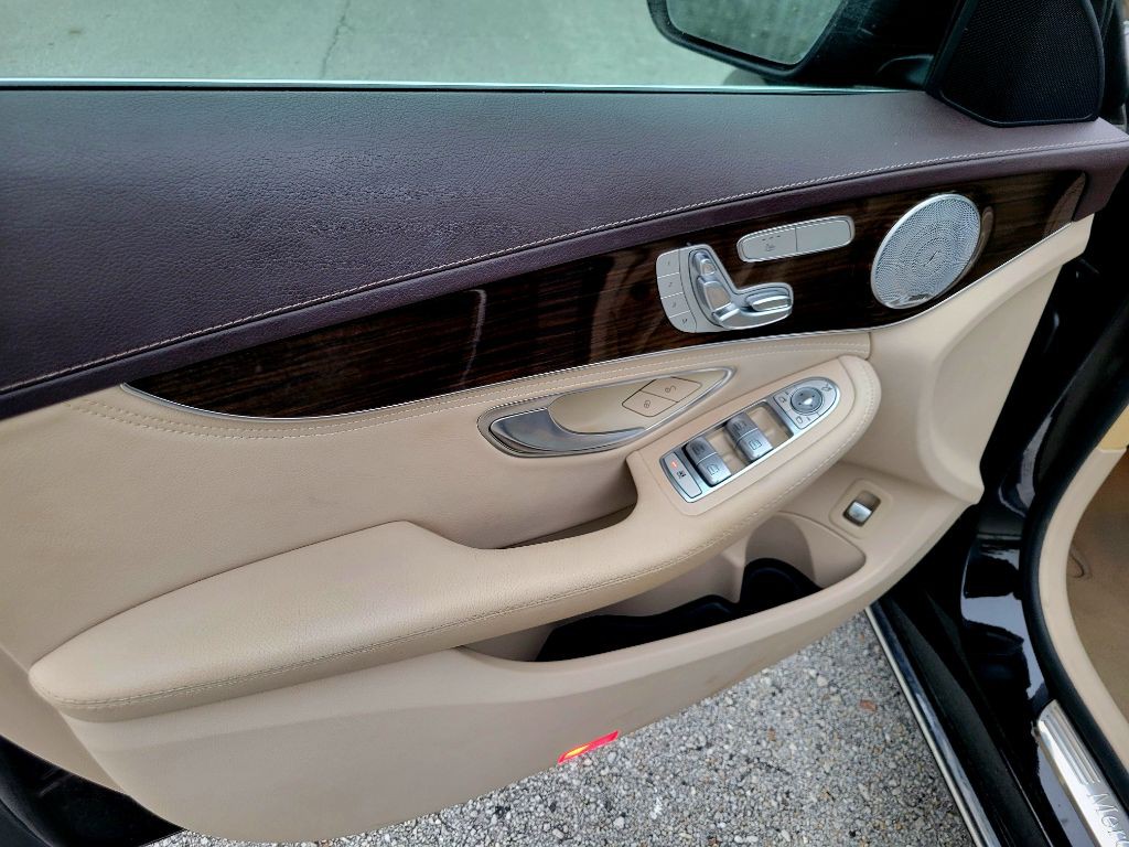 2015 Mercedes-Benz C-Class Image 16