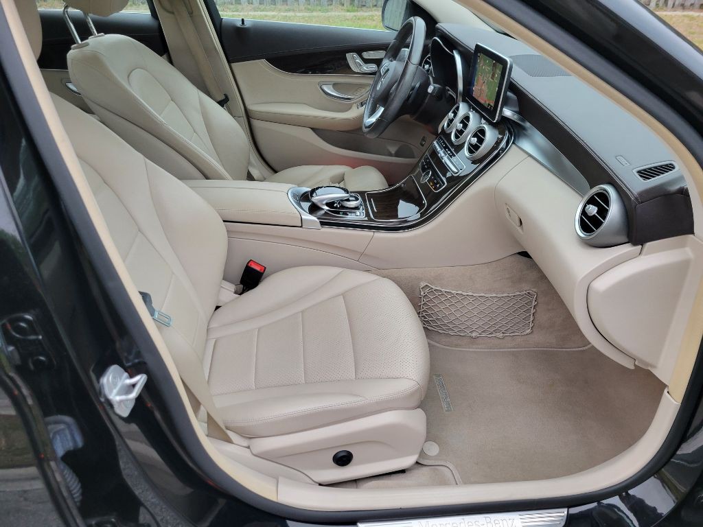 2015 Mercedes-Benz C-Class Image 17