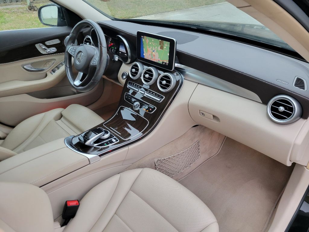 2015 Mercedes-Benz C-Class Image 18