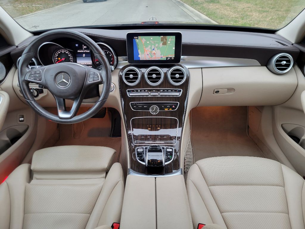 2015 Mercedes-Benz C-Class Image 25