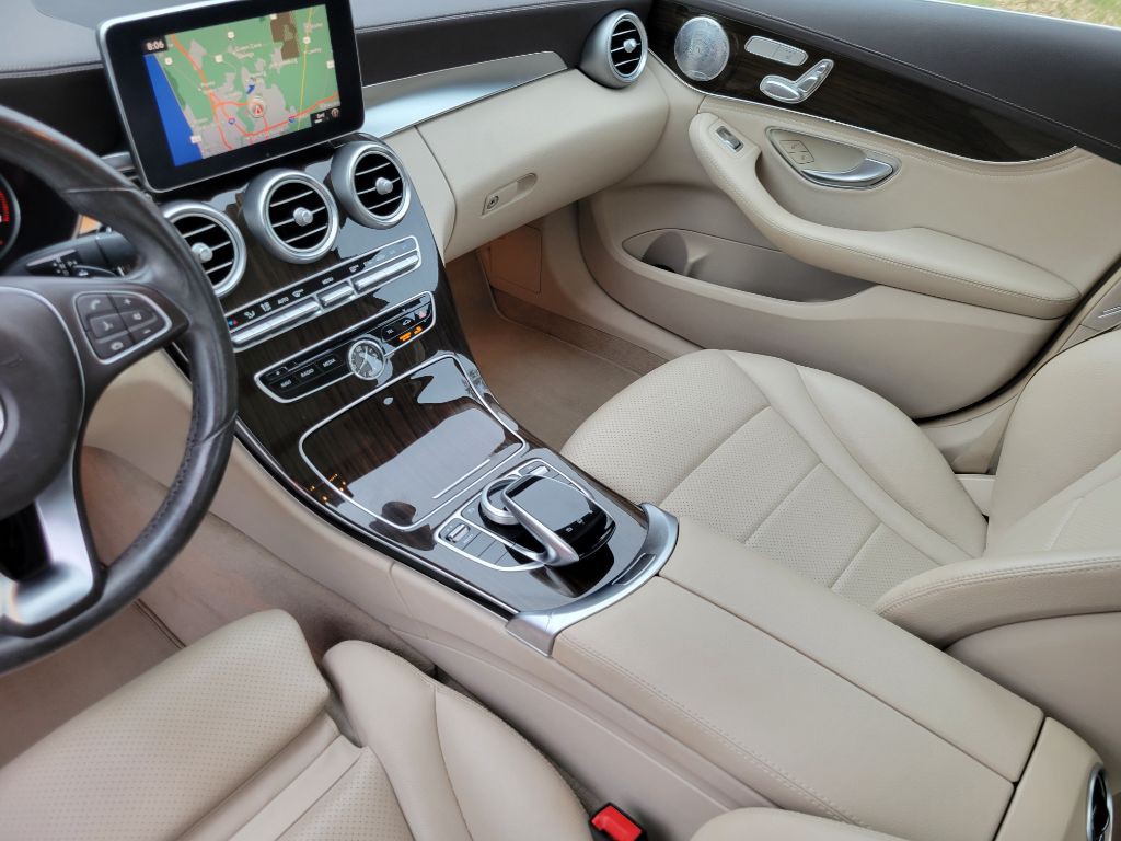 2015 Mercedes-Benz C-Class Image 26