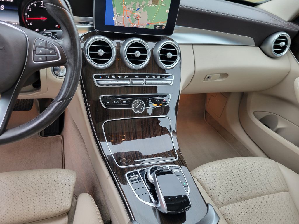 2015 Mercedes-Benz C-Class Image 27