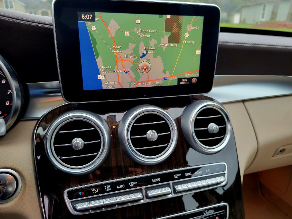 2015 Mercedes-Benz C-Class Image 32