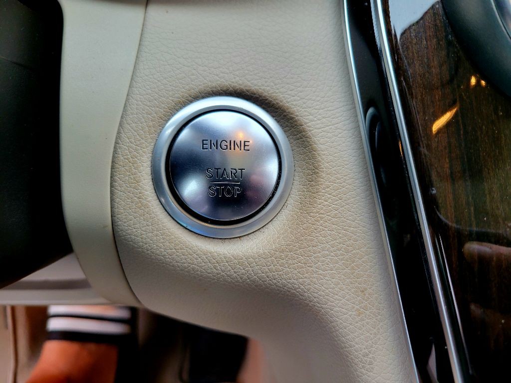 2015 Mercedes-Benz C-Class Image 33