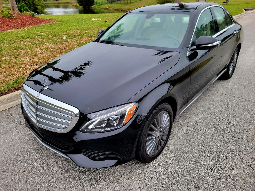 2015 Mercedes-Benz C-Class Image 1