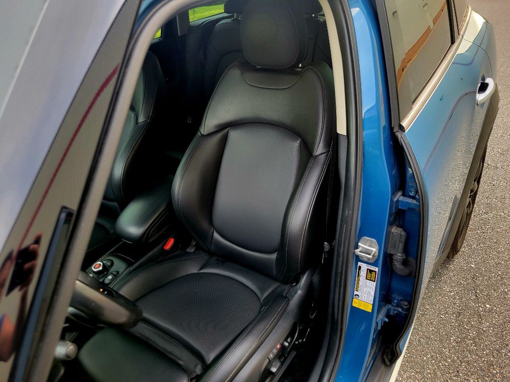 2019 MINI Cooper Image 15