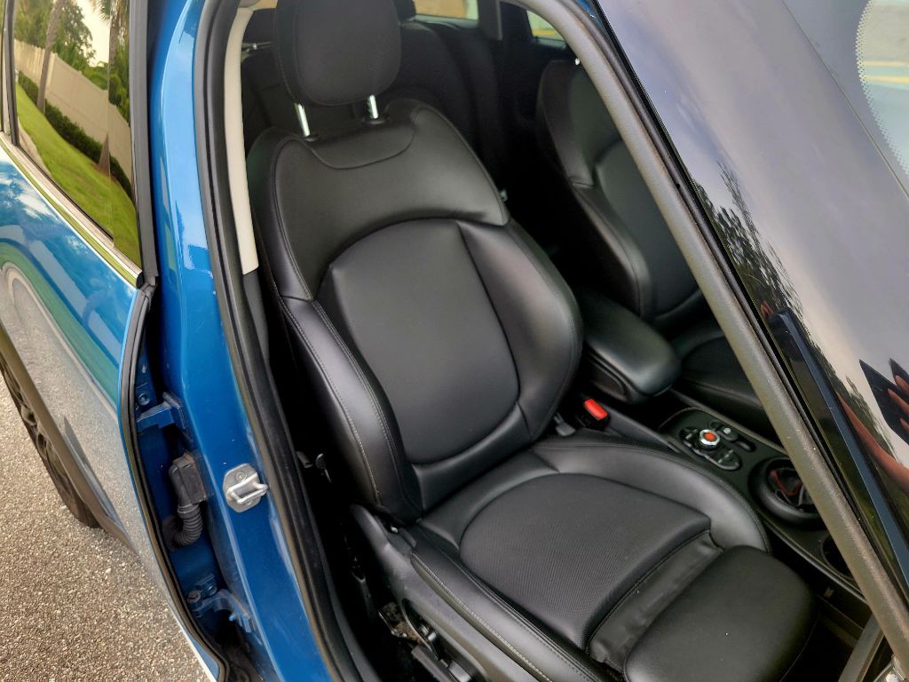 2019 MINI Cooper Image 17