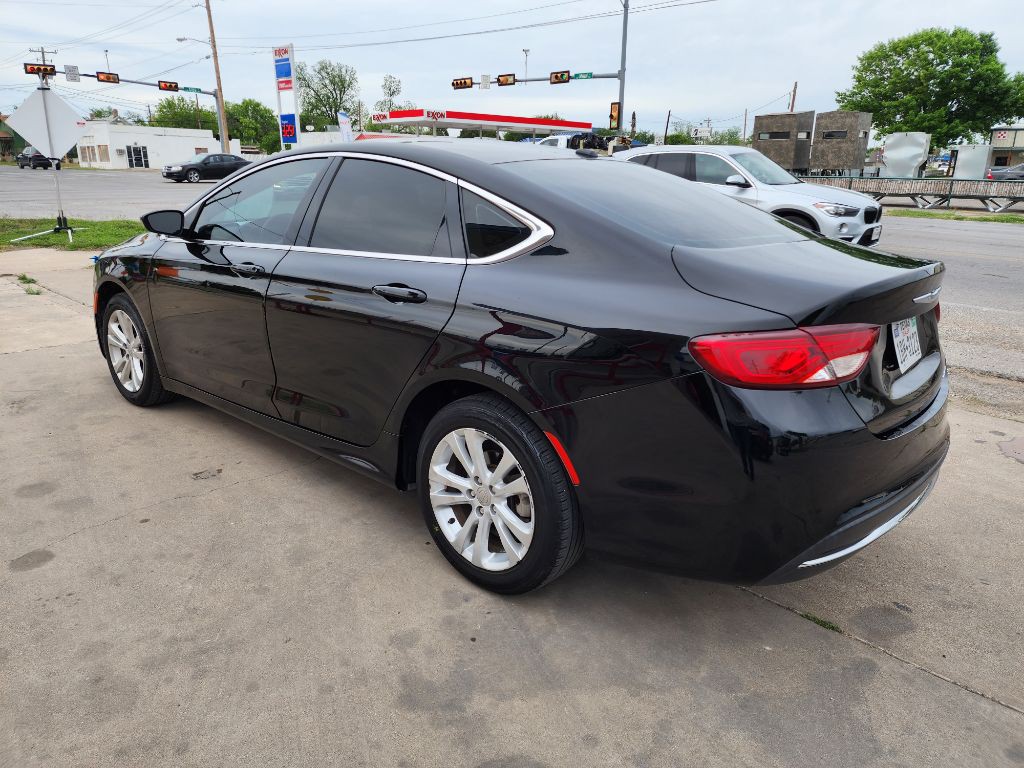 2015 Chrysler 200 Image 3