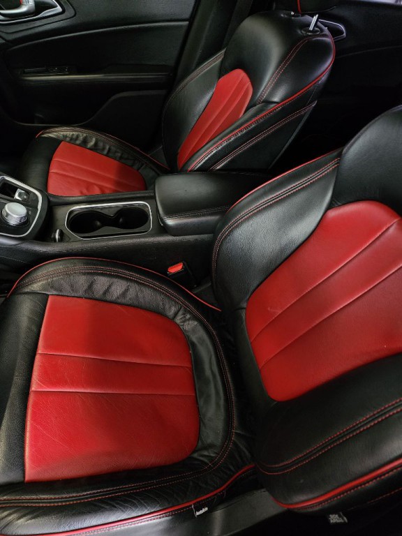 2015 Chrysler 200 Image 7