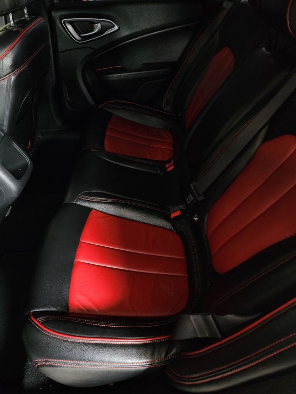 2015 Chrysler 200 Image 8