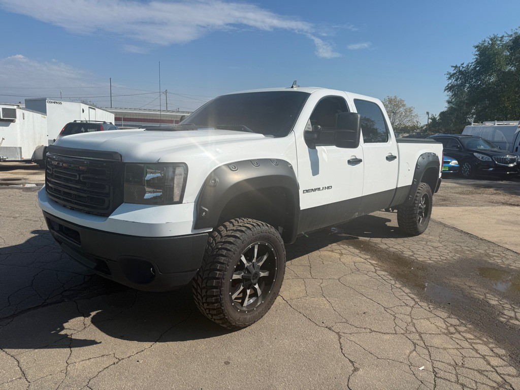 2011 GMC Sierra Image 2