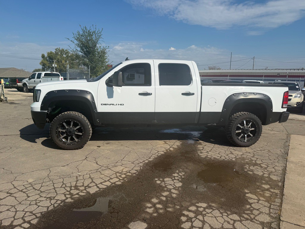 2011 GMC Sierra Image 3