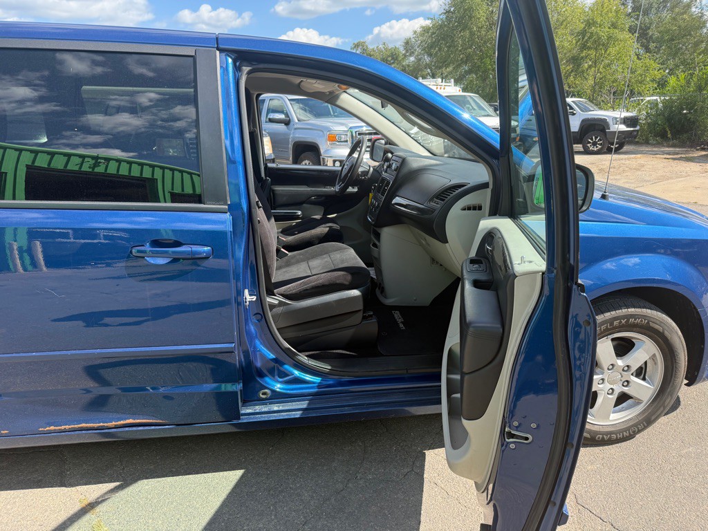 2011 Dodge Grand Caravan Image 8