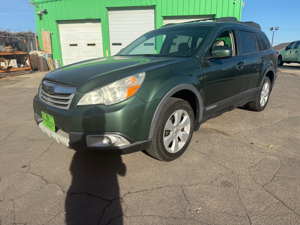 2010 Subaru Outback Image 2