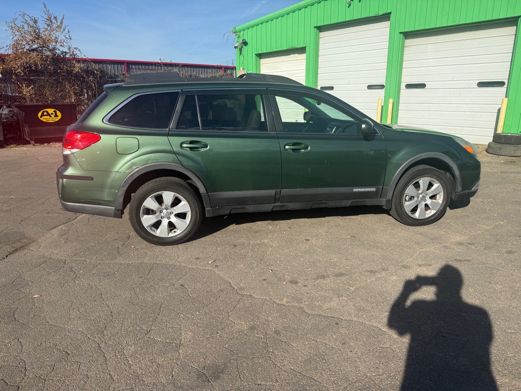 2010 Subaru Outback Image 3