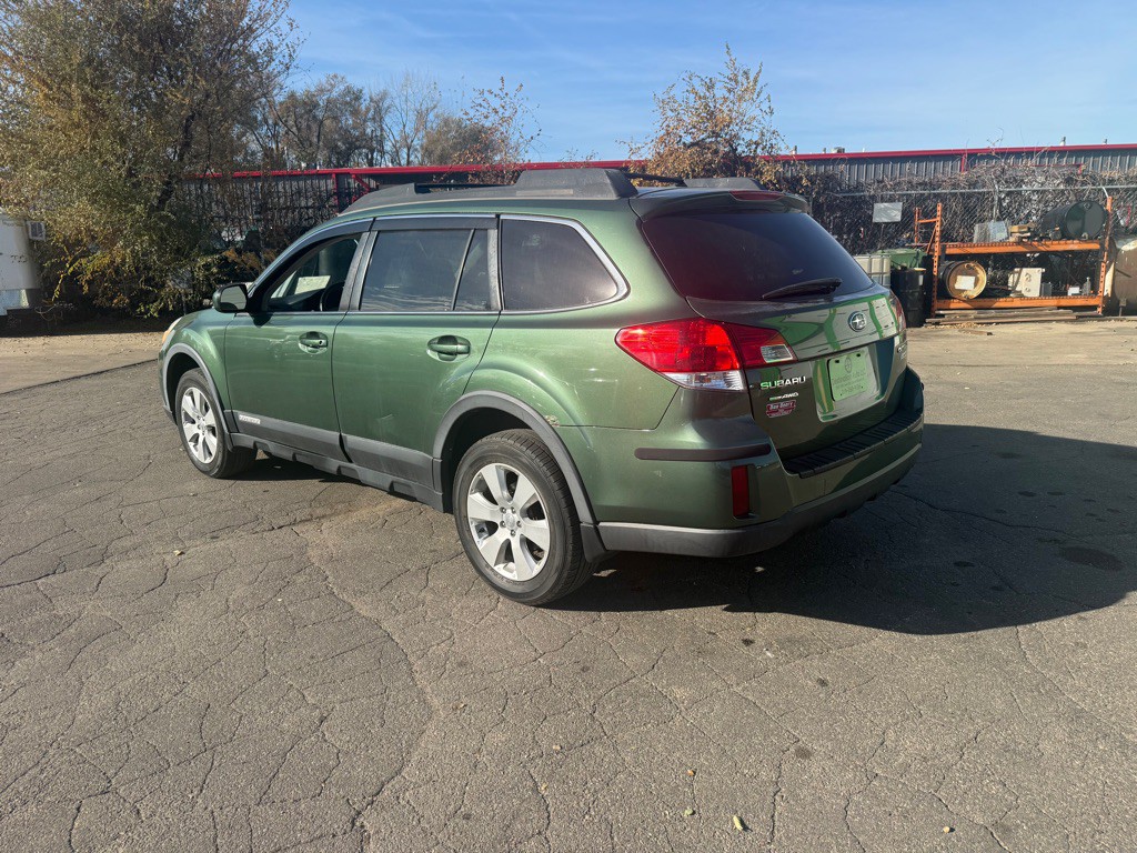 2010 Subaru Outback Image 6
