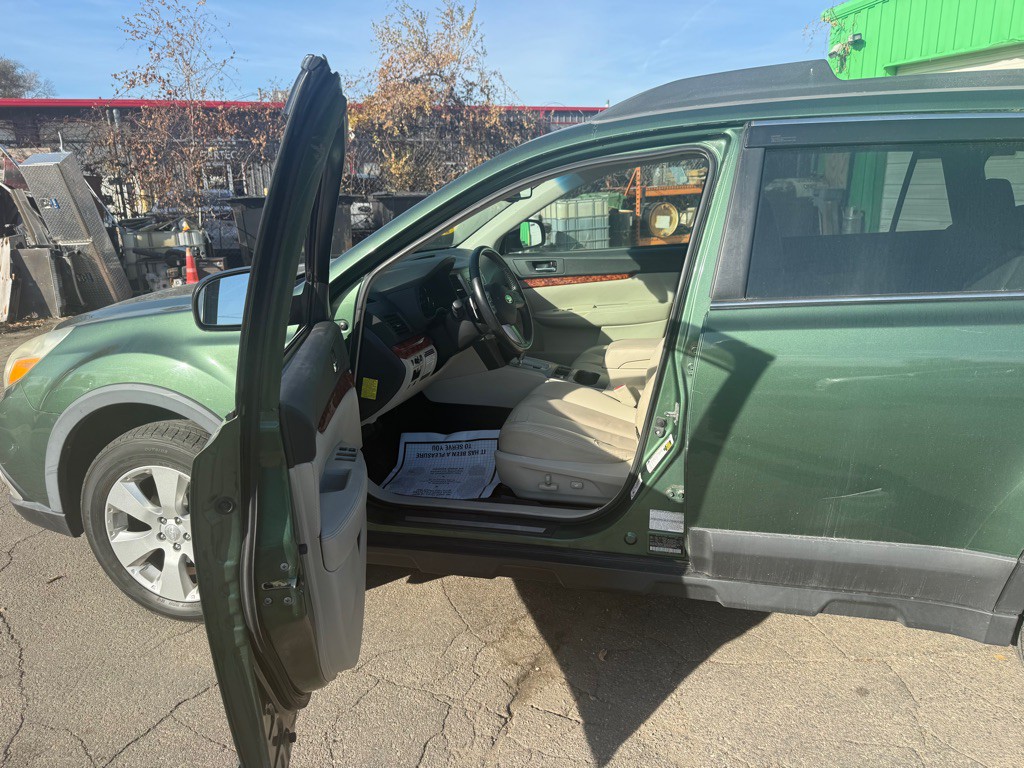 2010 Subaru Outback Image 7