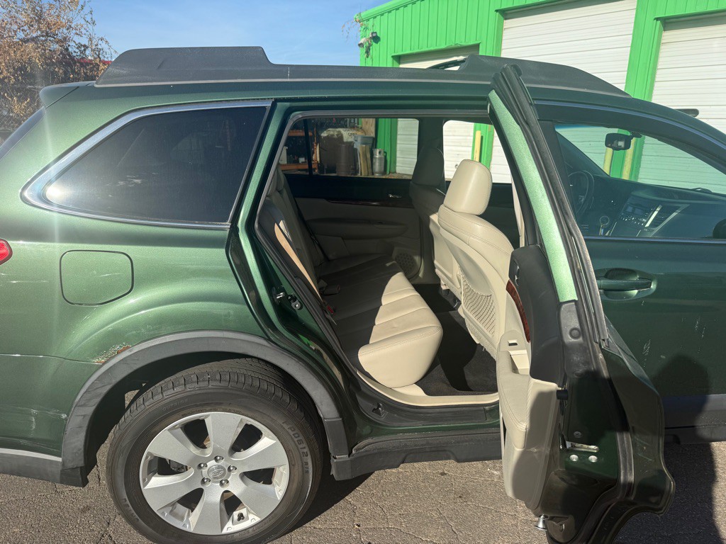 2010 Subaru Outback Image 9