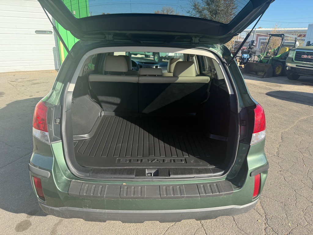 2010 Subaru Outback Image 11