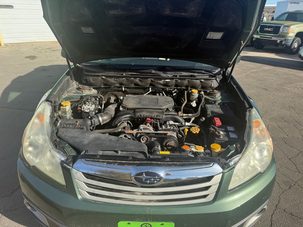 2010 Subaru Outback Image 12