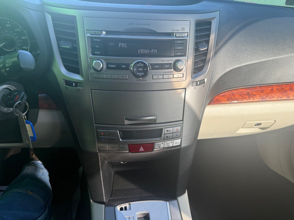 2010 Subaru Outback Image 14