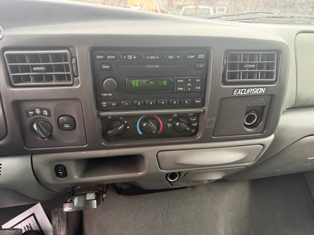 2003 Ford Excursion Image 18