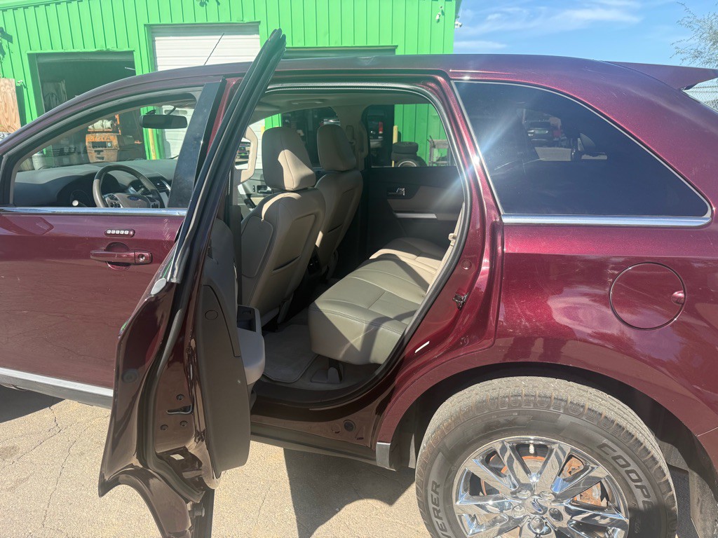 2011 Ford Edge Image 8