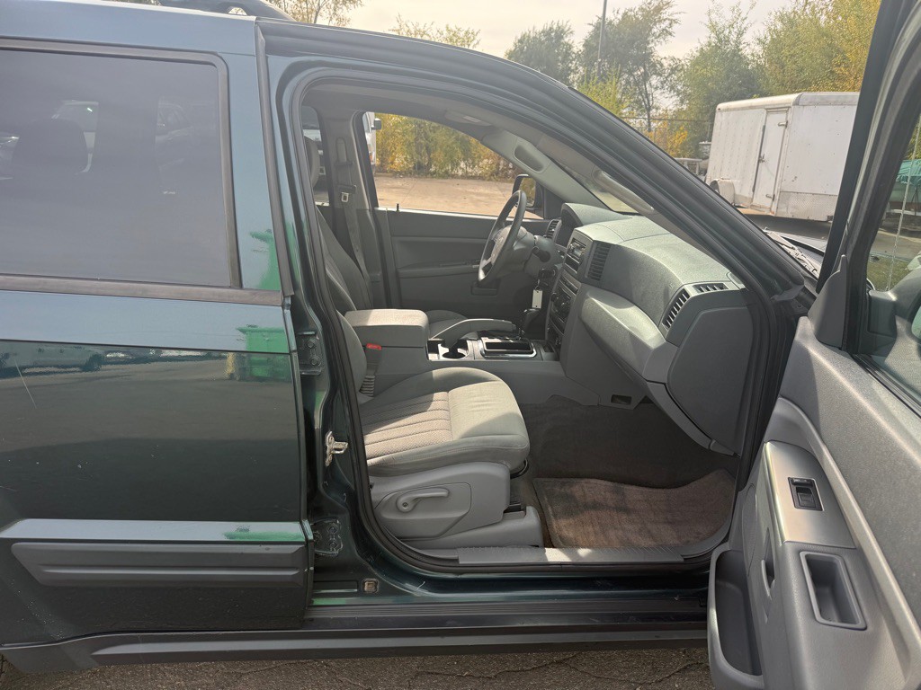 2005 Jeep Grand Cherokee Image 10